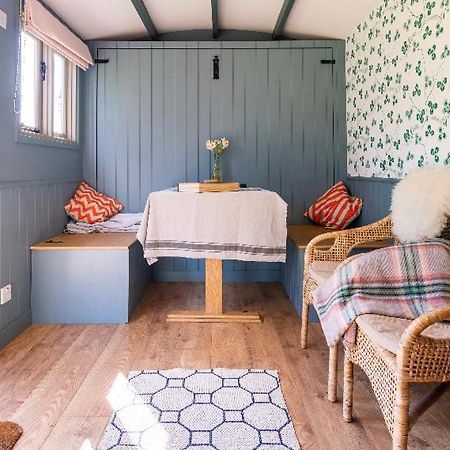 Old King William Shepherd Huts And Private Hot Tubs In North Norfolk Hunworth ภายนอก รูปภาพ