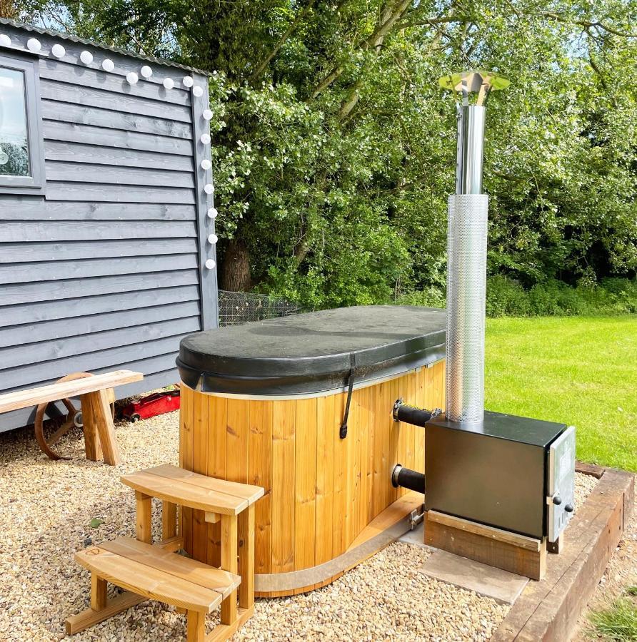 Old King William Shepherd Huts And Private Hot Tubs In North Norfolk Hunworth ภายนอก รูปภาพ
