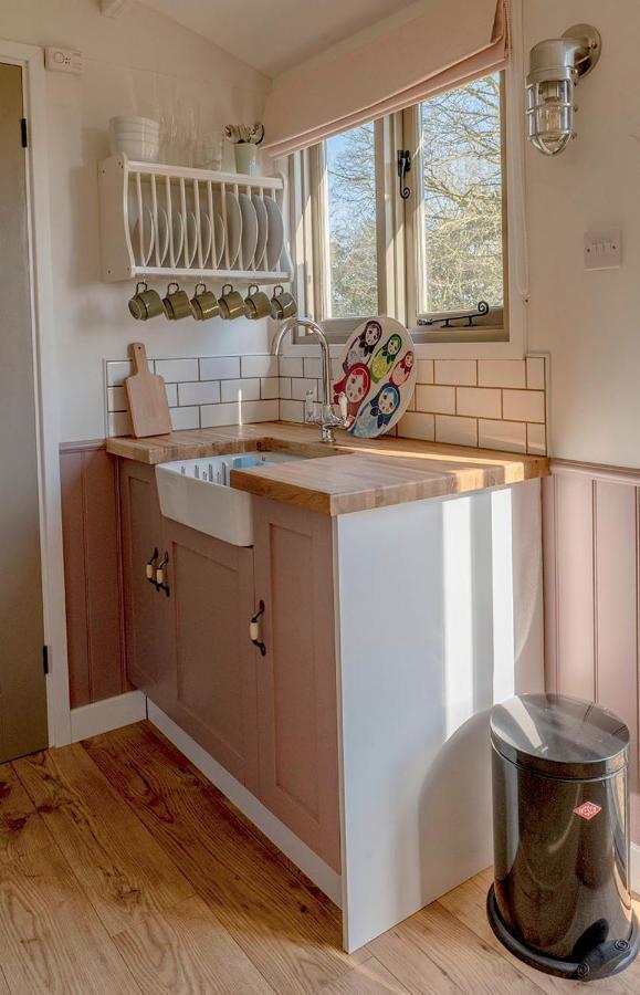 Old King William Shepherd Huts And Private Hot Tubs In North Norfolk Hunworth ภายนอก รูปภาพ