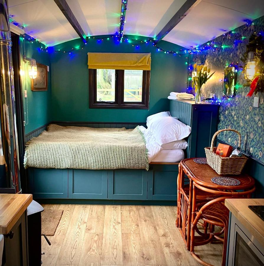 Old King William Shepherd Huts And Private Hot Tubs In North Norfolk Hunworth ภายนอก รูปภาพ