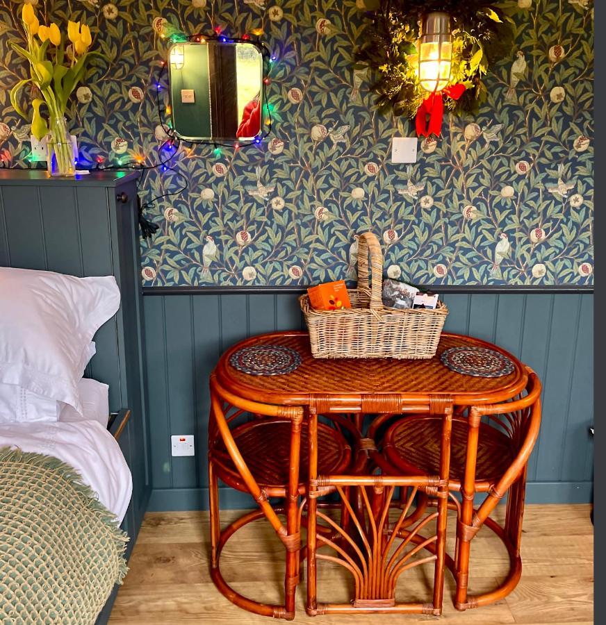 Old King William Shepherd Huts And Private Hot Tubs In North Norfolk Hunworth ภายนอก รูปภาพ