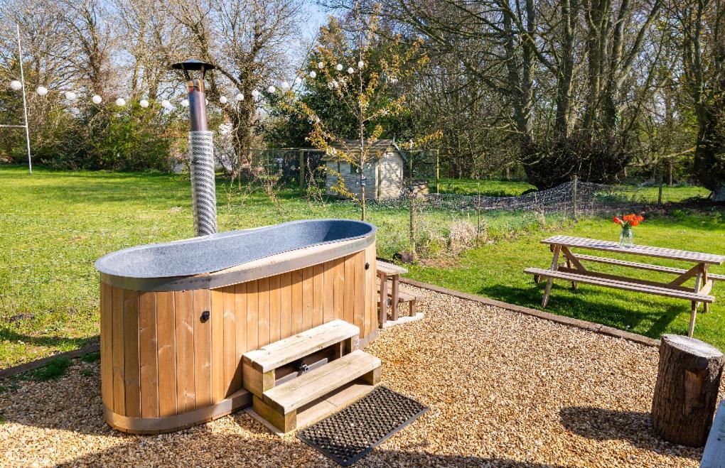 Old King William Shepherd Huts And Private Hot Tubs In North Norfolk Hunworth ภายนอก รูปภาพ