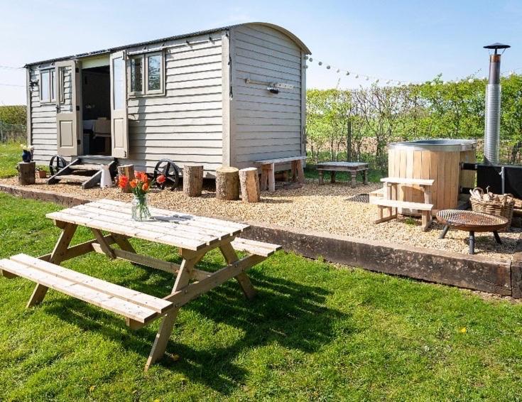 Old King William Shepherd Huts And Private Hot Tubs In North Norfolk Hunworth ภายนอก รูปภาพ