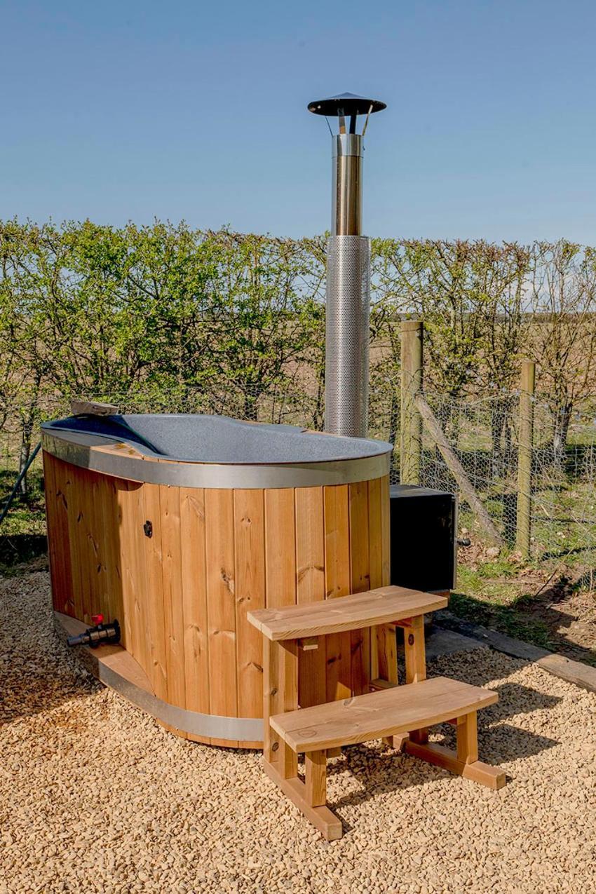 Old King William Shepherd Huts And Private Hot Tubs In North Norfolk Hunworth ภายนอก รูปภาพ