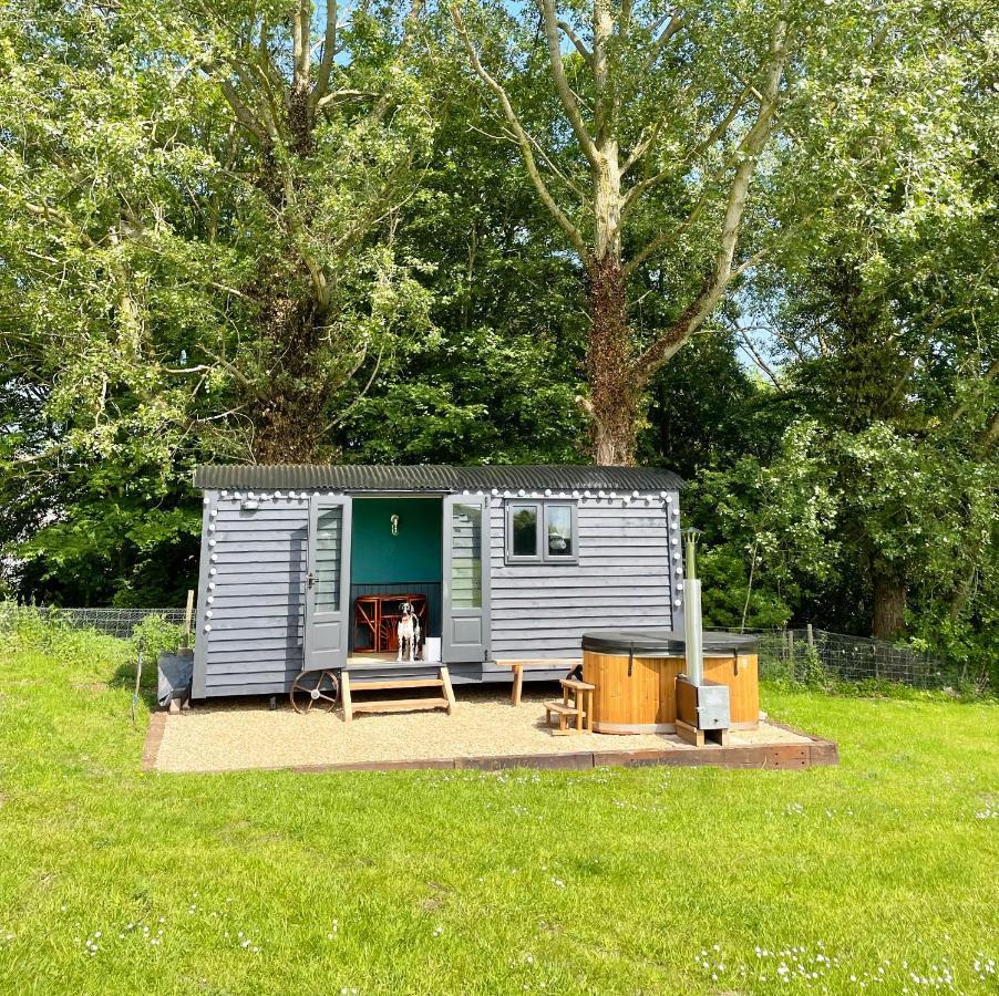 Old King William Shepherd Huts And Private Hot Tubs In North Norfolk Hunworth ภายนอก รูปภาพ