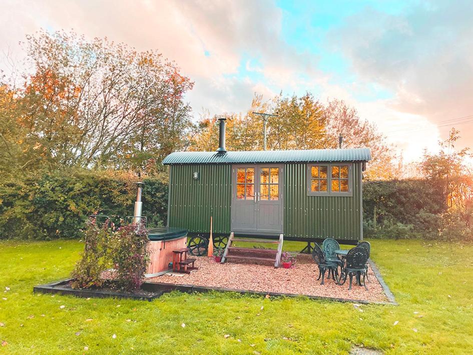 Old King William Shepherd Huts And Private Hot Tubs In North Norfolk Hunworth ภายนอก รูปภาพ