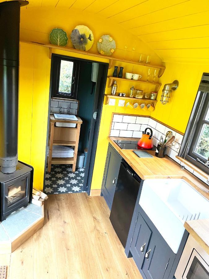 Old King William Shepherd Huts And Private Hot Tubs In North Norfolk Hunworth ภายนอก รูปภาพ